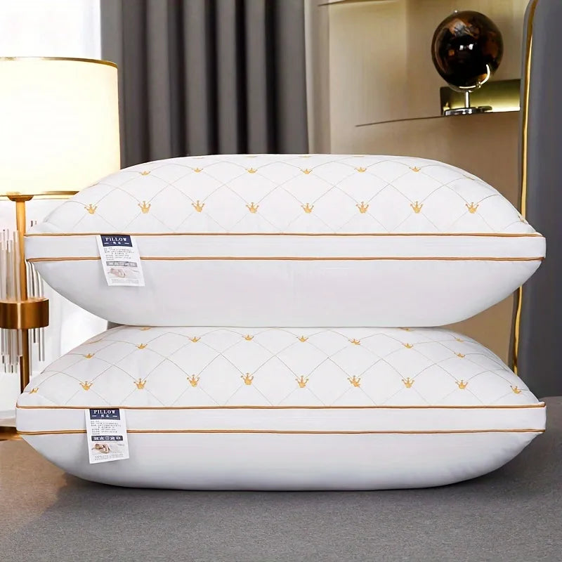 Travesseiro-Luxuoso-de-Veludo-com-Penas-Macias-Ortoluxxe