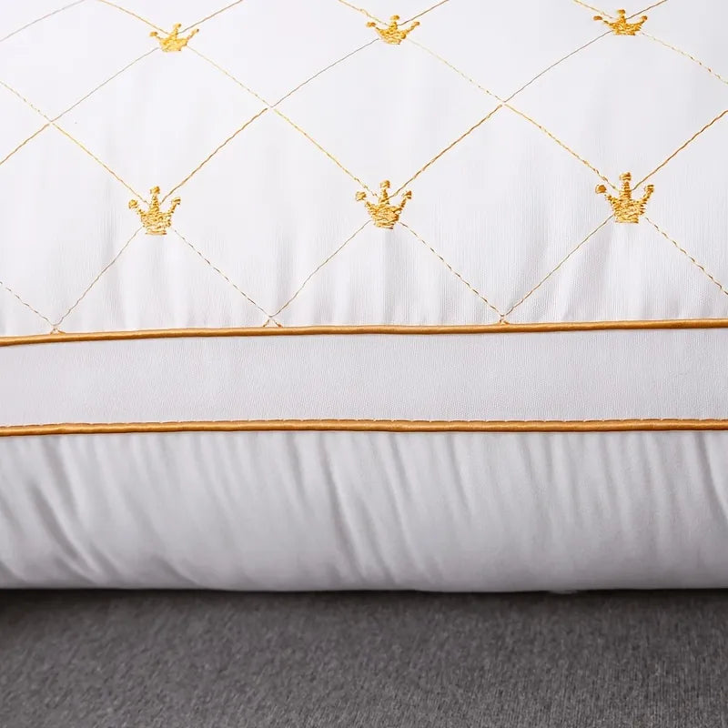 Travesseiro-Luxuoso-de-Veludo-com-Penas-Macias-Ortoluxxe