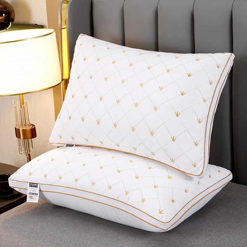 Travesseiro-Luxuoso-de-Veludo-com-Penas-Macias-Ortoluxxe