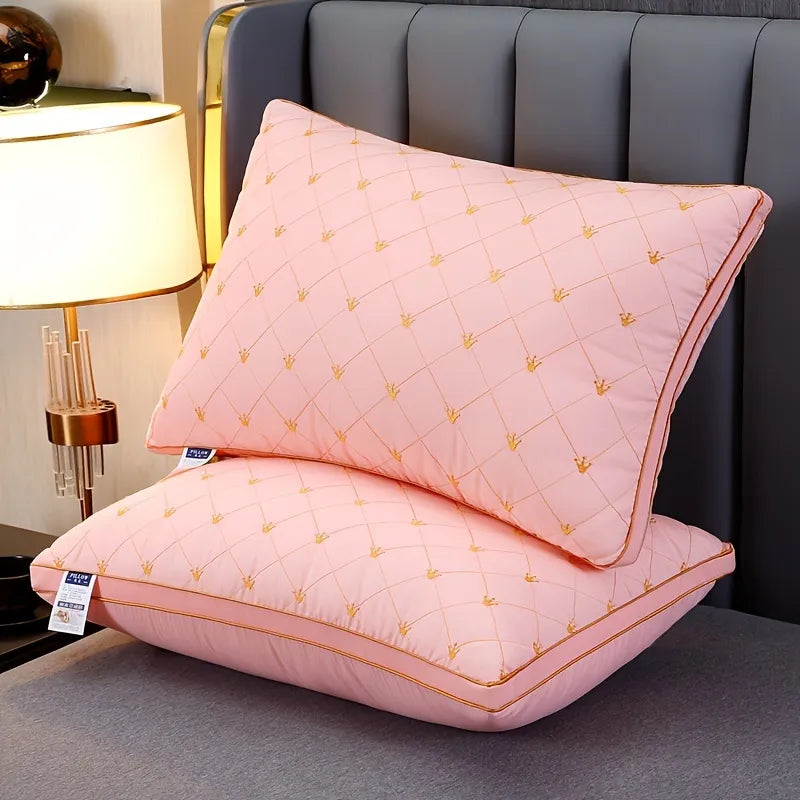 Travesseiro-Luxuoso-de-Veludo-com-Penas-Macias-Ortoluxxe